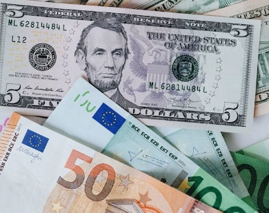 Public Equity (Stocks) vs. Private Equity (Private Assets) – Pros and Cons