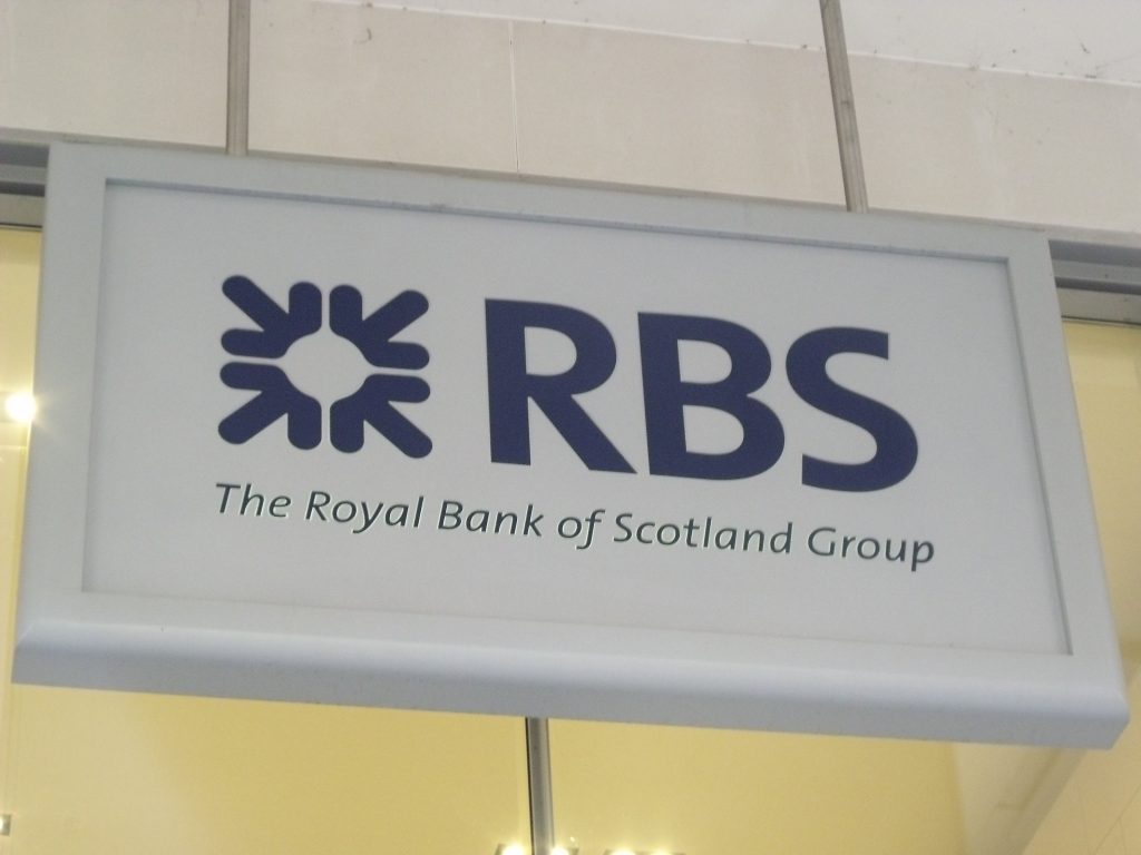 RBS announces £752m profits