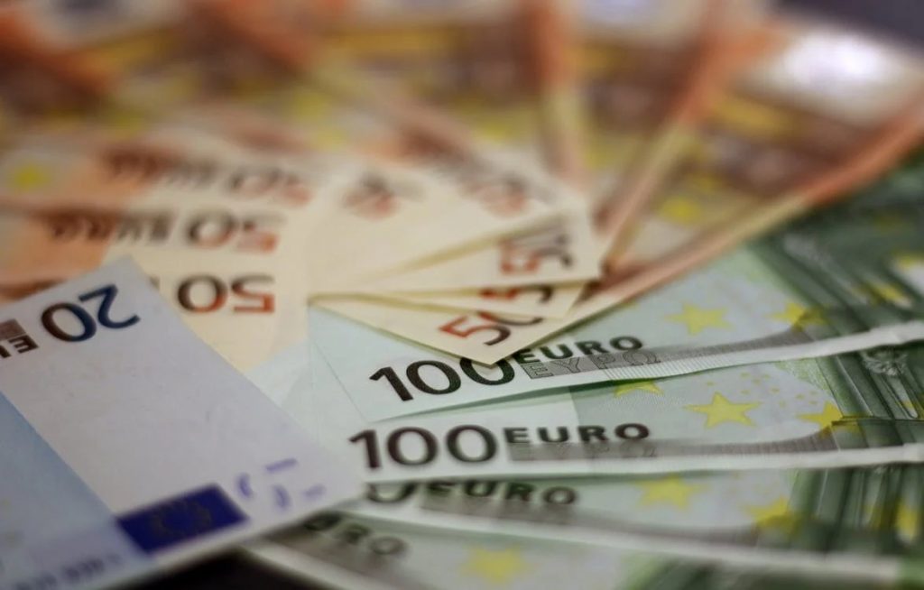 Euro Hits 20-year Low Against US Dollar