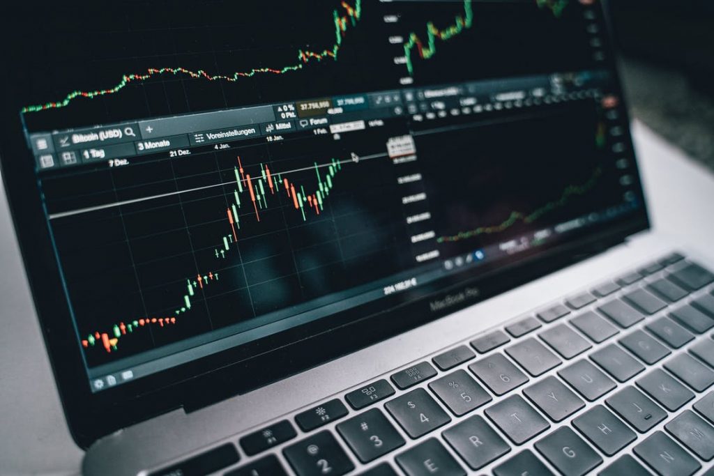 An analysis of pricing methods and formulas for basket options